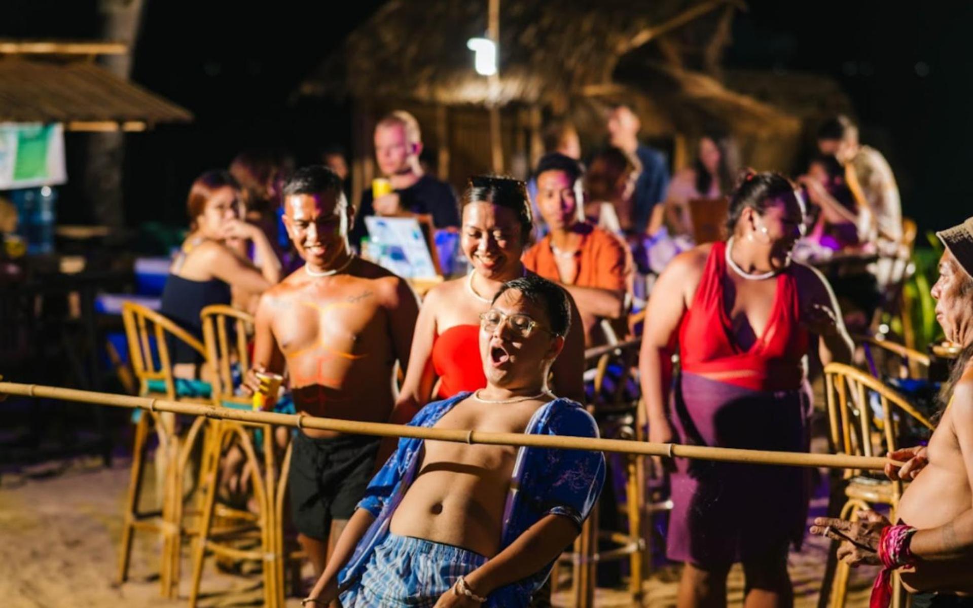 Mad Monkey Hostel Nacpan Beach (Adults Only) El Nido Bagian luar foto