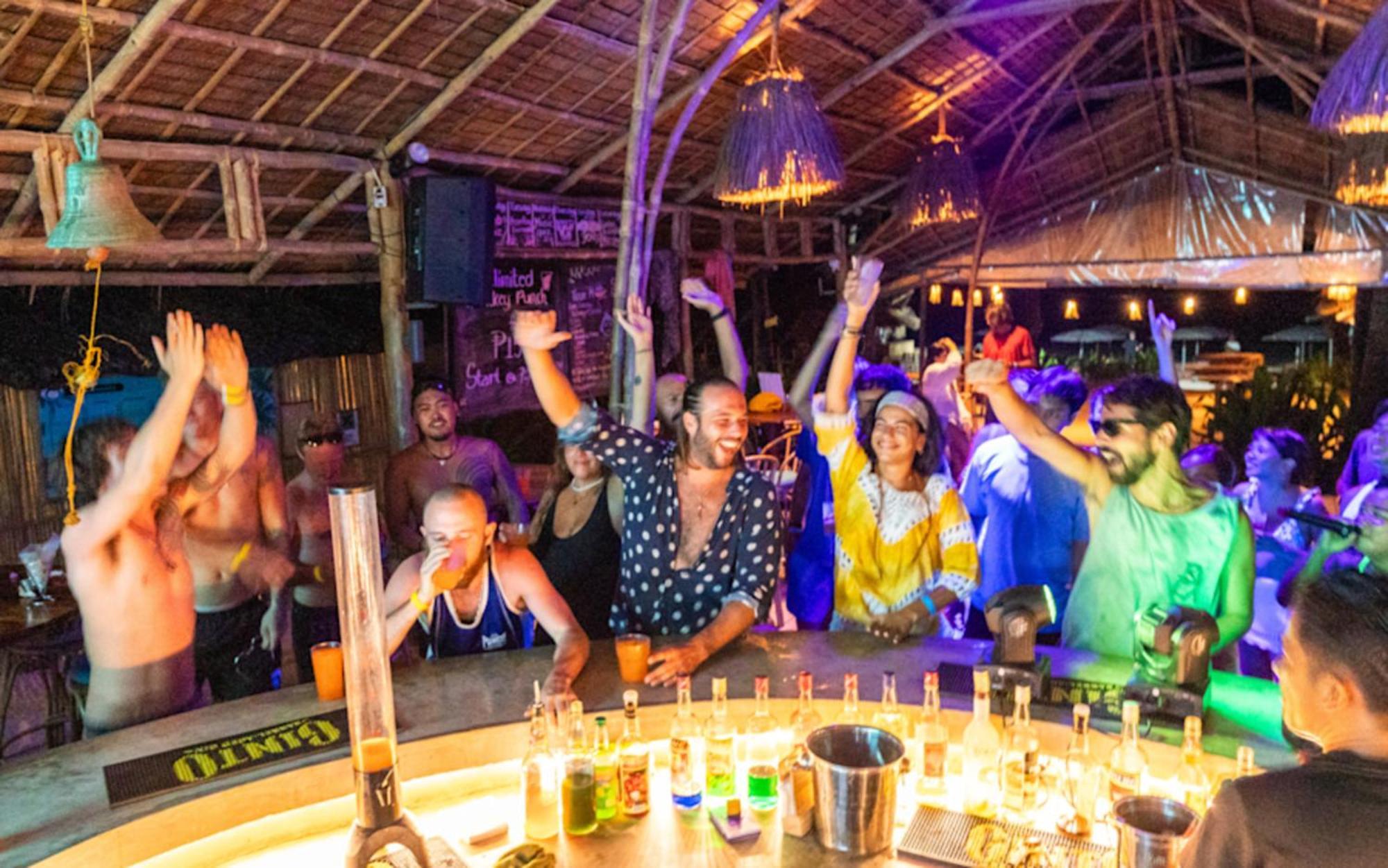 Mad Monkey Hostel Nacpan Beach (Adults Only) El Nido Bagian luar foto